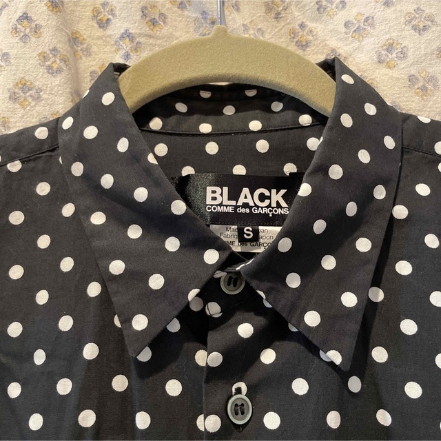 BLACK COMME des GARCONS(ブラックコムデギャルソン)のBLACK COMME des GARCONS ドット シャツ S レディースのトップス(シャツ/ブラウス(長袖/七分))の商品写真