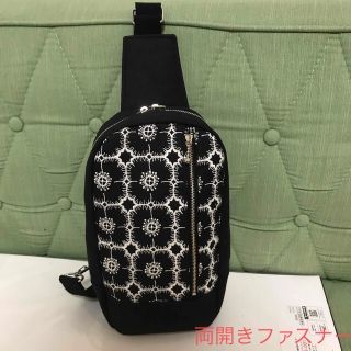 ミナペルホネン(mina perhonen)のミナペルホネン ハンドメイド　BOXタイプボディバッグ　anemoneネイビー(バッグ)