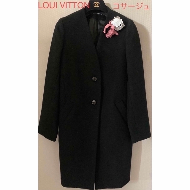 安い割引 新品☆ピンクトレンチコート。お花コサージュ付き