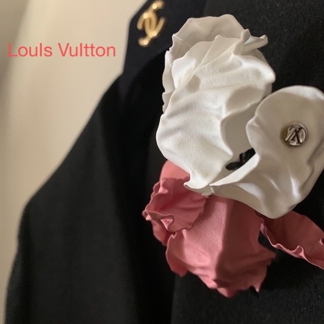 LOUIS VUITTON(ルイヴィトン)の【LouIs VuItton】ルイ ヴィトン☆お花コサージュ⭐︎入学式、式典 レディースのアクセサリー(ブローチ/コサージュ)の商品写真