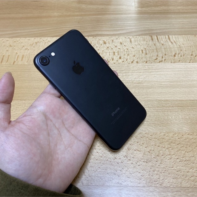 iPhone(アイフォーン)のiPhone7 128GB ジェットブラック スマホ/家電/カメラのスマートフォン/携帯電話(スマートフォン本体)の商品写真