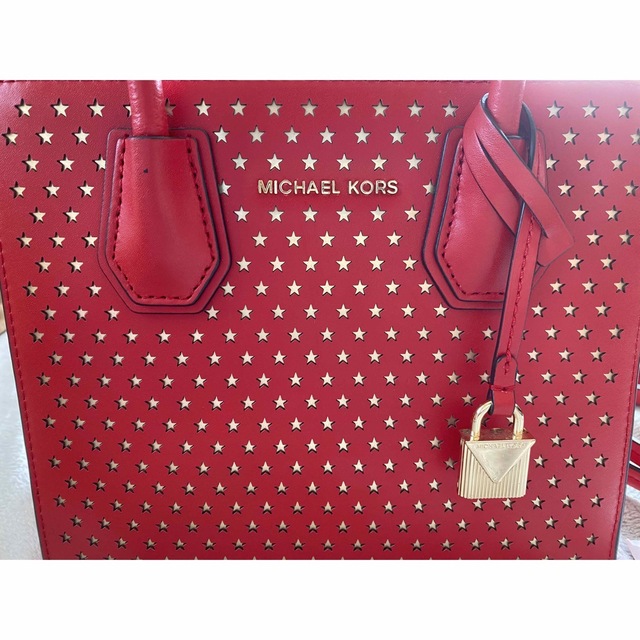 Michael Kors(マイケルコース)のMICHEAL KORS ミニバッグ ショルダーバッグ 2way 赤 red 星 レディースのバッグ(ハンドバッグ)の商品写真