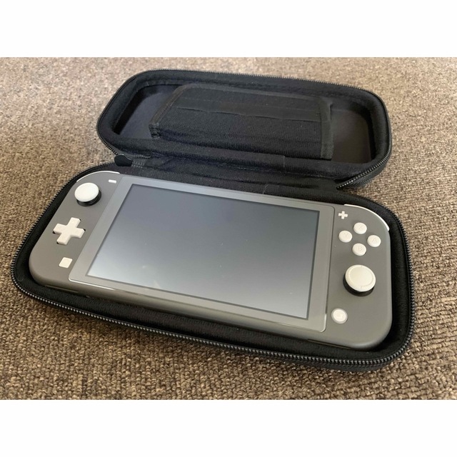 任天堂Switch ライトグレー色【美品・フィルム付・ケース付】