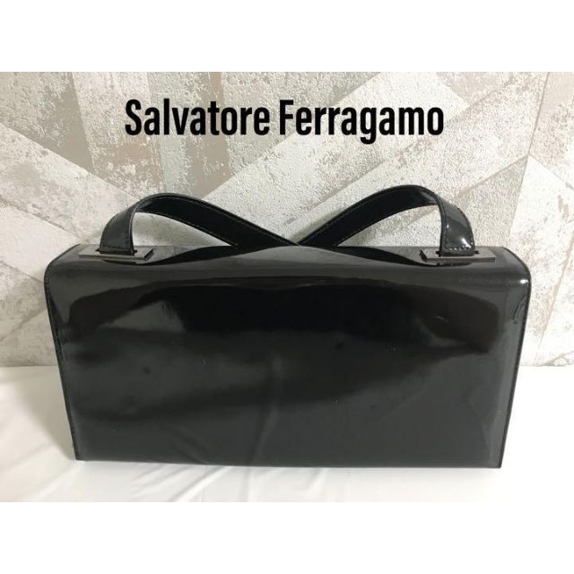 Salvatore Ferragamo(サルヴァトーレフェラガモ)のフェラガモ DY-219728 パテントレザー ショルダーバッグ  肩掛け 黒 レディースのバッグ(ショルダーバッグ)の商品写真