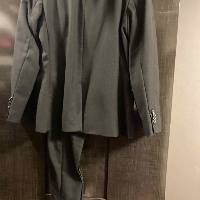 H&M(エイチアンドエム)のH&M サイズ9ジュニア　黒スーツ キッズ/ベビー/マタニティのキッズ服男の子用(90cm~)(ドレス/フォーマル)の商品写真