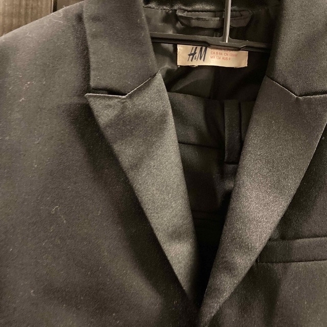H&M(エイチアンドエム)のH&M サイズ9ジュニア　黒スーツ キッズ/ベビー/マタニティのキッズ服男の子用(90cm~)(ドレス/フォーマル)の商品写真