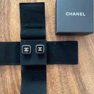 シャネル(CHANEL)のCHANEL スクエアピアス　正規品　パール　ブラック(ピアス)