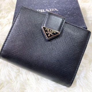 プラダ(PRADA)の現行　極美品　プラダ　サフィアーノレザーxスムースレザー 折り財布　ブラック(財布)