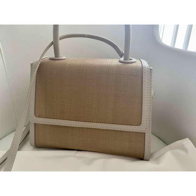 VASIC(ヴァジック)のVASIC  BEE MINI RAFFIA - IVORY レディースのバッグ(ハンドバッグ)の商品写真