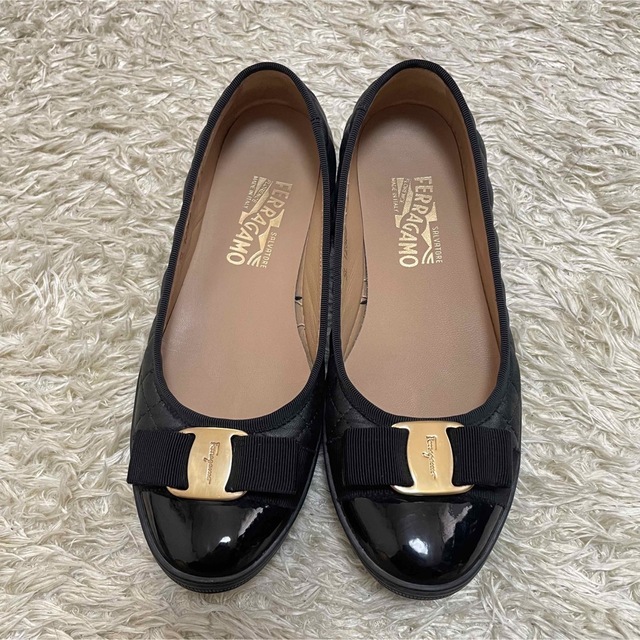 フェラガモFerragamoヴァラVARAキルティングレザーバレエシューズ黒