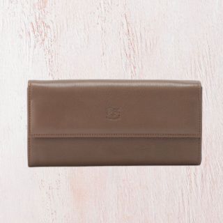 イルビゾンテ(IL BISONTE) グレー 財布(レディース)の通販 300点以上