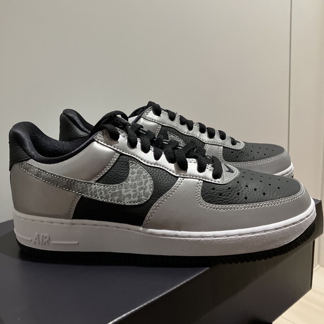 NIKE(ナイキ)のnike airforce 1 b 黒蛇 メンズの靴/シューズ(スニーカー)の商品写真