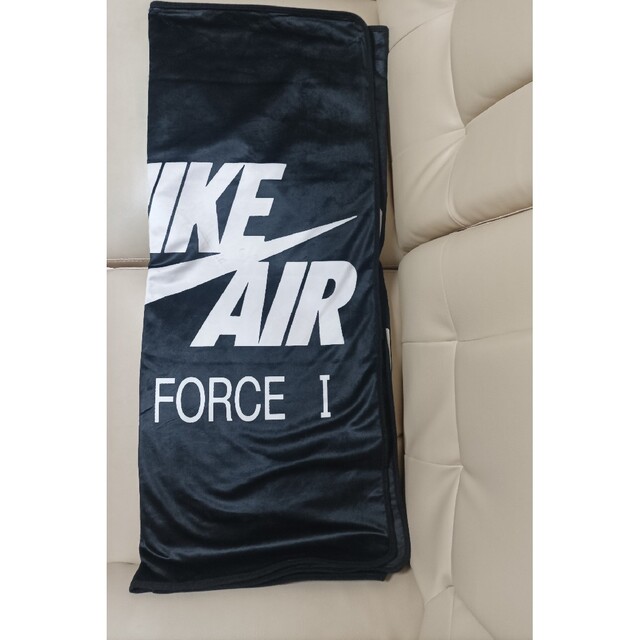 NIKE(ナイキ)の【非売品】香港NIKE Air Force 1 大判ブランケット インテリア/住まい/日用品の寝具(毛布)の商品写真