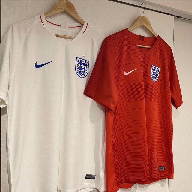 NIKE(ナイキ)の【HOME&AWAYセット】イングランド代表ユニフォーム2018年モデル スポーツ/アウトドアのサッカー/フットサル(ウェア)の商品写真