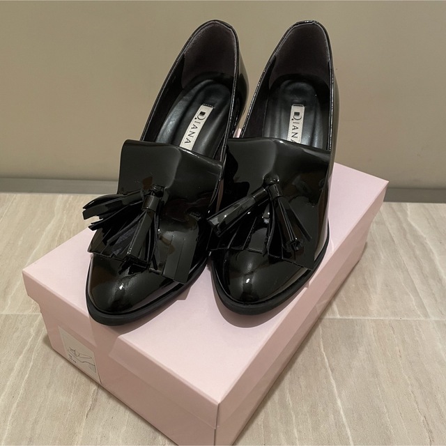 DIANA(ダイアナ)のダイアナ パンプス ローファー ブラック エナメル タッセル レディースの靴/シューズ(ローファー/革靴)の商品写真