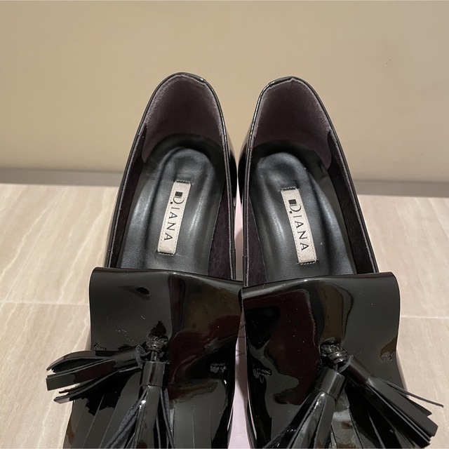 DIANA(ダイアナ)のダイアナ パンプス ローファー ブラック エナメル タッセル レディースの靴/シューズ(ローファー/革靴)の商品写真