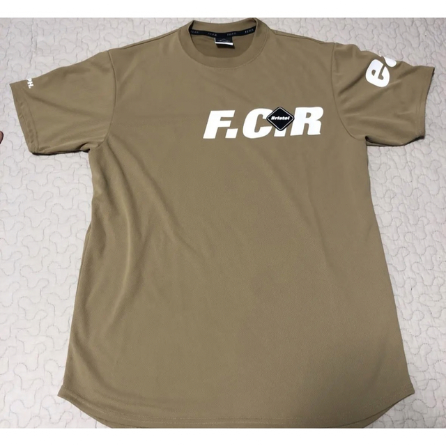 F.C.R.B.(エフシーアールビー)のBristol   F.C.R.Bゲームシャツ ベージュ美品L メンズのトップス(Tシャツ/カットソー(半袖/袖なし))の商品写真