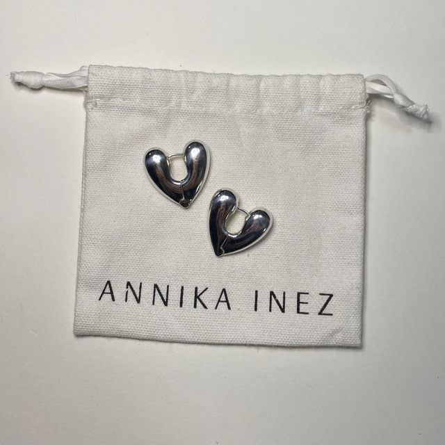 ANNIKA INEZ(アニカイネズ)のANNIKA INEZ ハートフープピアス L レディースのアクセサリー(ピアス)の商品写真