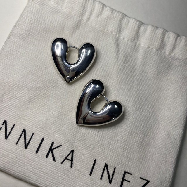 ANNIKA INEZ(アニカイネズ)のANNIKA INEZ ハートフープピアス L レディースのアクセサリー(ピアス)の商品写真