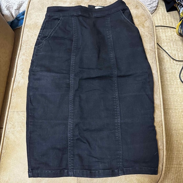 EVRIS(エヴリス)のエヴリス　デニムスカート　黒デニム　タイトスカート　スリットあり レディースのスカート(ひざ丈スカート)の商品写真