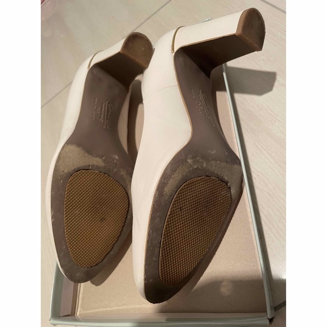 Odette e Odile(オデットエオディール)の白　パンプス レディースの靴/シューズ(ハイヒール/パンプス)の商品写真