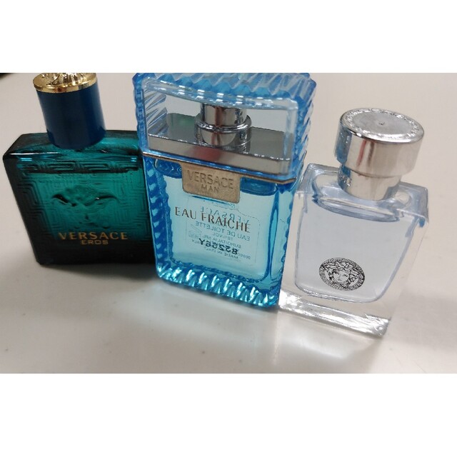 VERSACE(ヴェルサーチ)のVERSACE ヴェルサーチ　ミニサイズ香水セット コスメ/美容の香水(ユニセックス)の商品写真