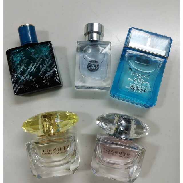 VERSACE(ヴェルサーチ)のVERSACE ヴェルサーチ　ミニサイズ香水セット コスメ/美容の香水(ユニセックス)の商品写真