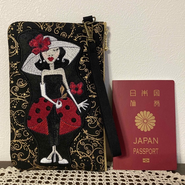 SOLD】フラットポーチ☆ロラライハリス☆刺繍☆ハンドメイド