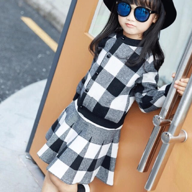 ホワイト130✲大人気♪ニットセットアップ ブロックチェック キッズ/ベビー/マタニティのキッズ服女の子用(90cm~)(ワンピース)の商品写真