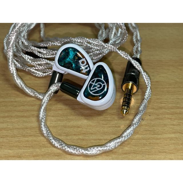 64 AUDIO Fourté Blanc スマホ/家電/カメラのオーディオ機器(ヘッドフォン/イヤフォン)の商品写真