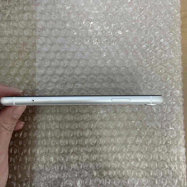 iPhone XR white 64GB simmロック解除済