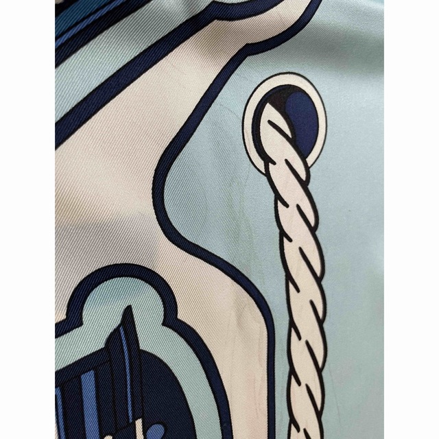 Hermes(エルメス)の涼しげ水色　レトロな雰囲気　エルメス　スカーフ　カレ90 レディースのファッション小物(バンダナ/スカーフ)の商品写真