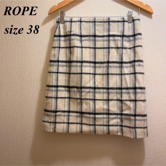 ROPE’(ロペ)の美品★ROPE’★ロペ★ホワイト★ブラック＆グレー★チェックタイトスカート★38 レディースのスカート(ひざ丈スカート)の商品写真