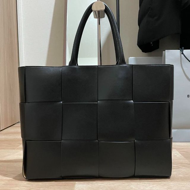 大特価放出！ Bottega Veneta - ボッテガ ヴェネタ ラージ アルコ