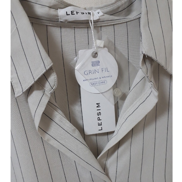 LEPSIM(レプシィム)のLEPSIM スキッパー シャツ ストライプ ベージュ レディースのトップス(シャツ/ブラウス(長袖/七分))の商品写真