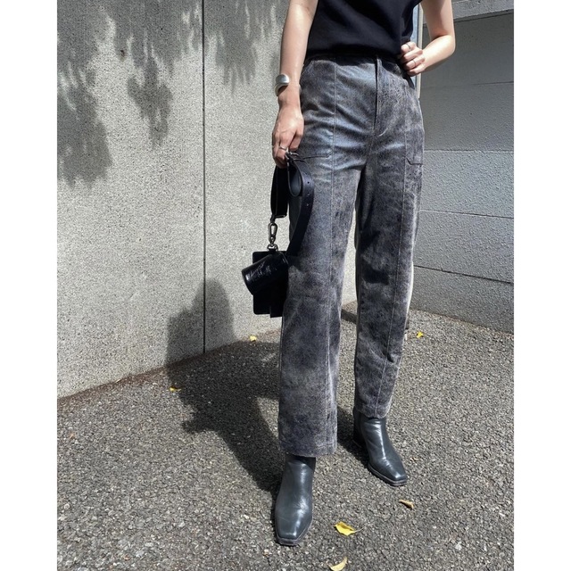 Ameri VINTAGE(アメリヴィンテージ)の新品タグ付き！AMERI☆CRUSHED LEATHER RELAX PANTS レディースのパンツ(カジュアルパンツ)の商品写真