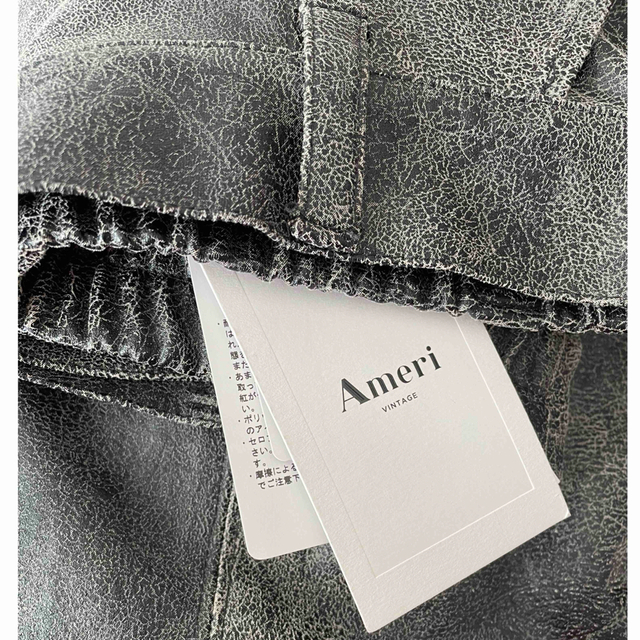 Ameri VINTAGE(アメリヴィンテージ)の新品タグ付き！AMERI☆CRUSHED LEATHER RELAX PANTS レディースのパンツ(カジュアルパンツ)の商品写真