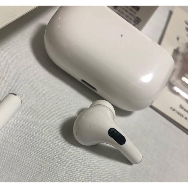 Apple(アップル)のApple AirPods pro MWP22J/A スマホ/家電/カメラのオーディオ機器(ヘッドフォン/イヤフォン)の商品写真