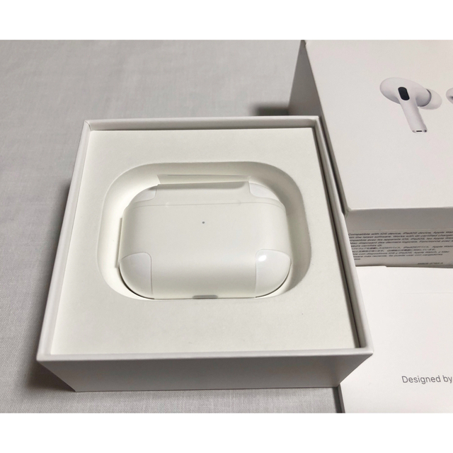 Apple(アップル)のApple AirPods pro MWP22J/A スマホ/家電/カメラのオーディオ機器(ヘッドフォン/イヤフォン)の商品写真