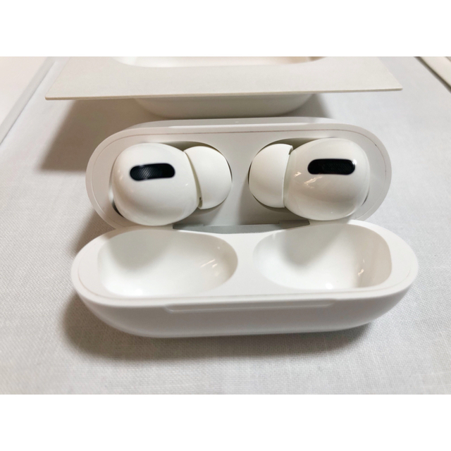 Apple(アップル)のApple AirPods pro MWP22J/A スマホ/家電/カメラのオーディオ機器(ヘッドフォン/イヤフォン)の商品写真