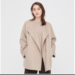 ユニクロ(UNIQLO)のユニクロ　ダブルフェイスショートコート　ベージュ　S(ノーカラージャケット)