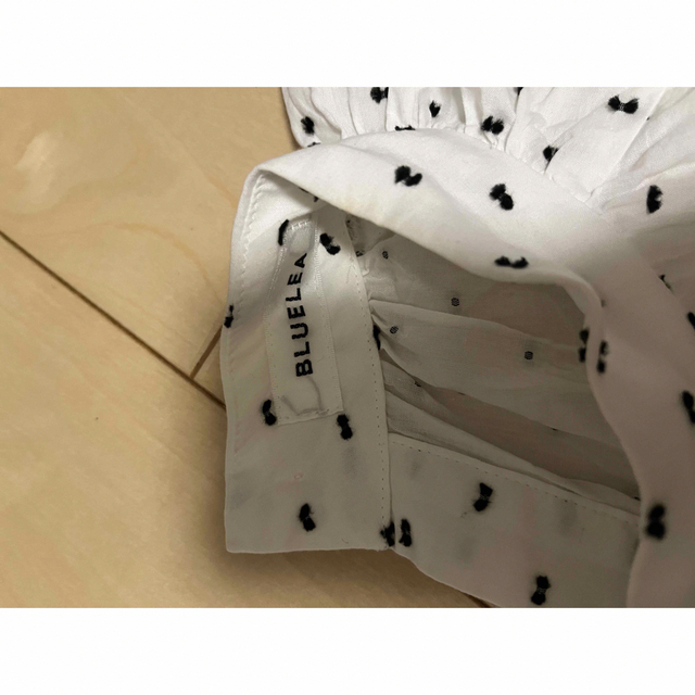 Drawer(ドゥロワー)のbluelea ブルレア　リボンギャザーブラウス　white Dot レディースのトップス(シャツ/ブラウス(長袖/七分))の商品写真