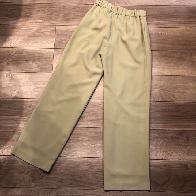 Ameri VINTAGE(アメリヴィンテージ)のameri アメリヴィンテージ　2TUCKS STRAIGHT PANTS レディースのパンツ(カジュアルパンツ)の商品写真