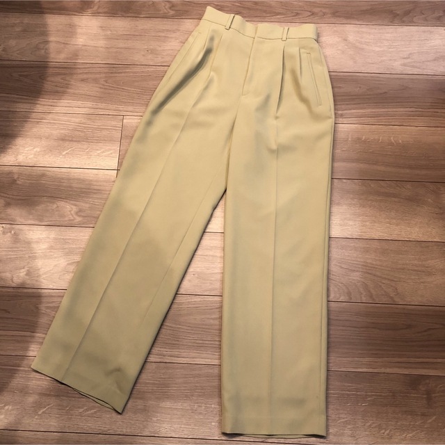 Ameri VINTAGE(アメリヴィンテージ)のameri アメリヴィンテージ　2TUCKS STRAIGHT PANTS レディースのパンツ(カジュアルパンツ)の商品写真