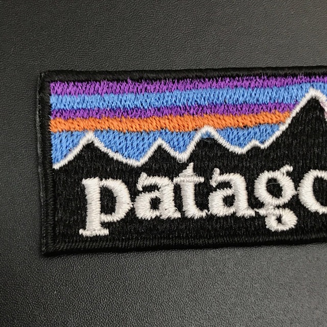 patagonia(パタゴニア)のPATAGONIA 70×28mm  フィッツロイロゴ アイロンワッペン -40 ハンドメイドの素材/材料(各種パーツ)の商品写真
