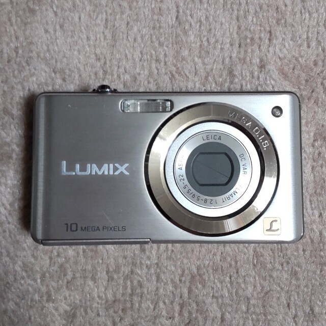 Panasonic(パナソニック)のPanasonic コンパクトデジタルカメラ LUMIX FS DMC-FS7- スマホ/家電/カメラのカメラ(コンパクトデジタルカメラ)の商品写真