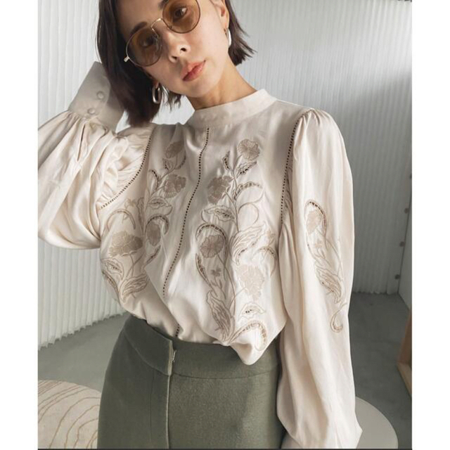 AmeriVINTAGE LADY EMBROIDERY PUFF BLOUSE
