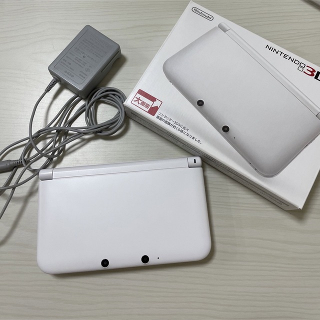 ニンテンドー3DS(ニンテンドー3DS)のNintendo 3DS  LL 本体 ホワイト　美品 エンタメ/ホビーのゲームソフト/ゲーム機本体(携帯用ゲーム機本体)の商品写真