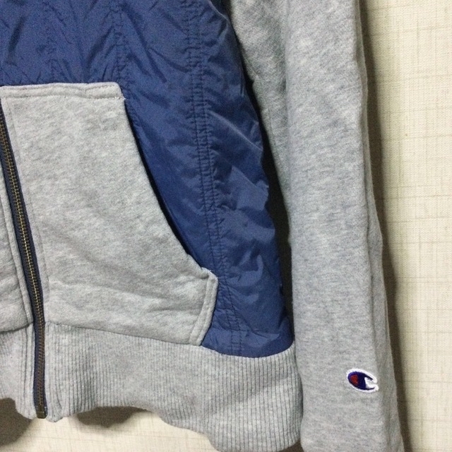 Champion(チャンピオン)の値下げ　¥2222→¥1666  Champion 薄中綿パーカー レディースのトップス(パーカー)の商品写真