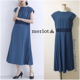 メルロープリュス(merlot plus)のmerlot plus フレンチスリーブサイドプリーツワンピース BLUE(その他ドレス)